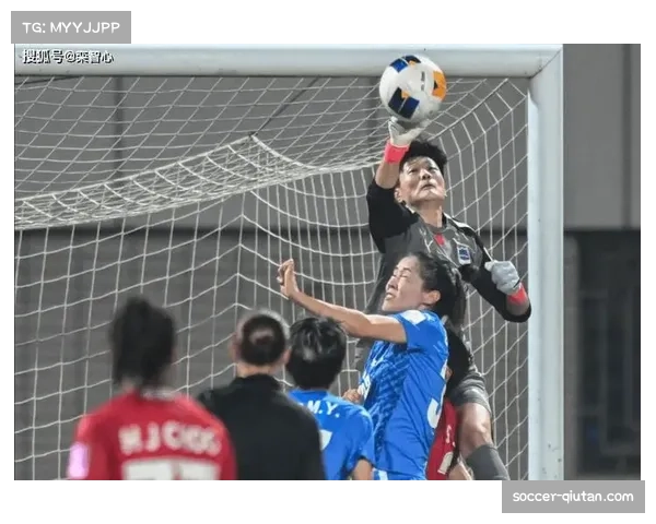 门将丁旋亚冠受伤坚持比赛 职业精神感人